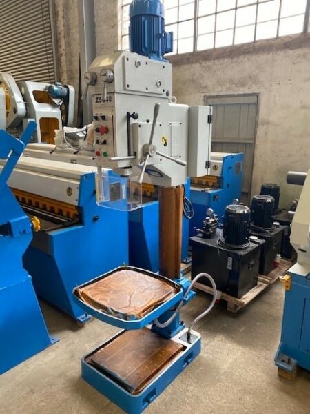 Drill, Drilling Machine, Model Z5040. Drill, Drilling Machine, Model Z5040.